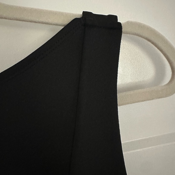 Elegant Black Sleeveless Dress - Picture 8 of 13